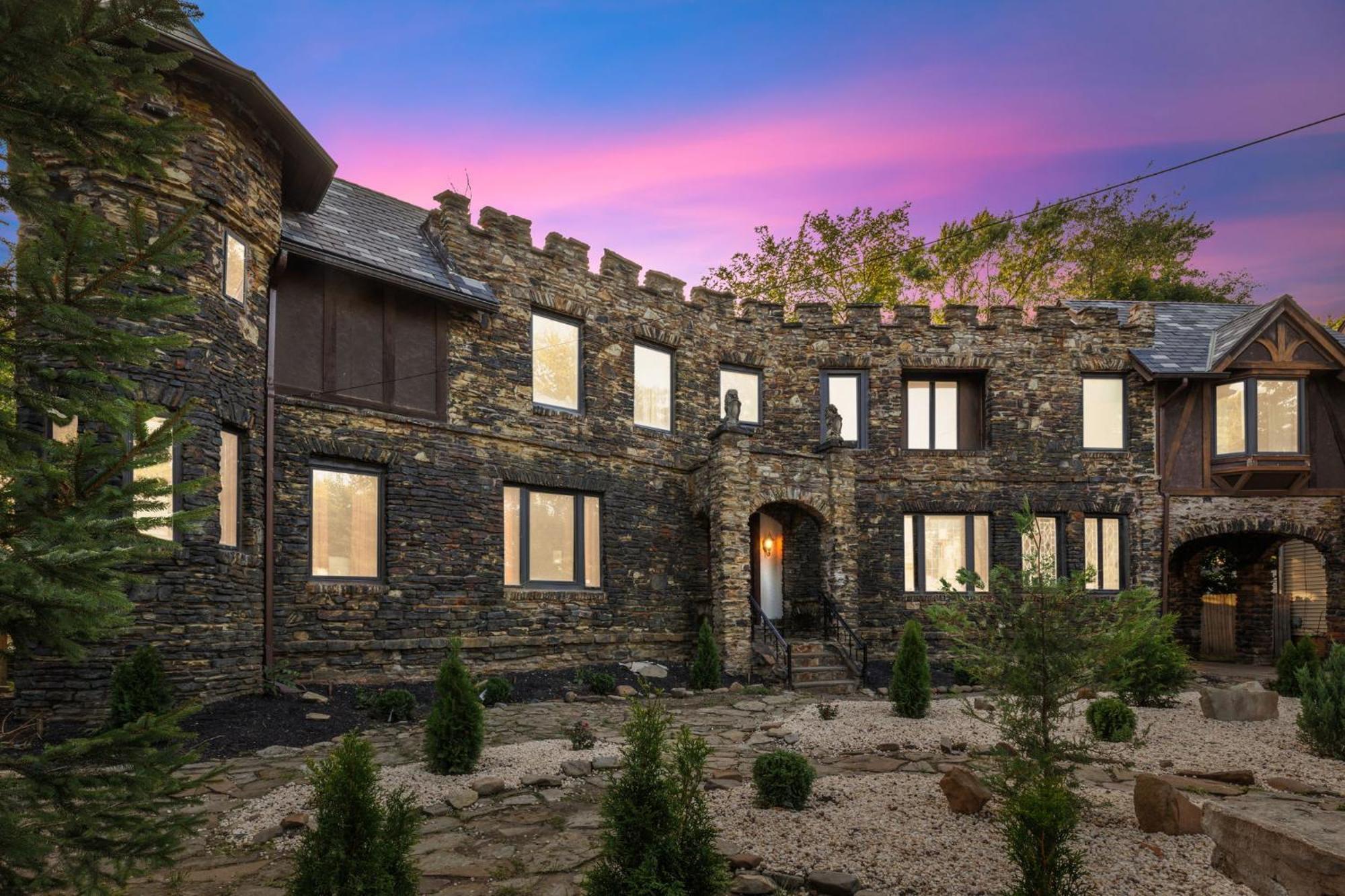 Enchanted Castle - Your Royal Getaway Awaits 克里夫兰 外观 照片